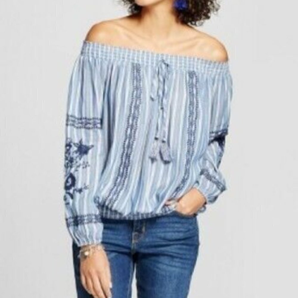 NWOT Off the shoulder embroidered peasant top M